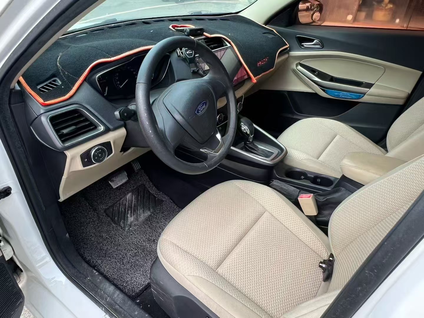 Ford Escort 2018 car image #7