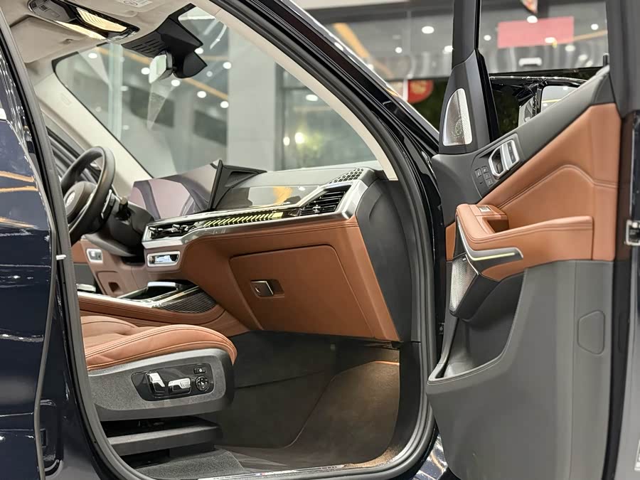 BMW X7 M60i 2023 #7 BMW X7 M60i 2023 car image #7