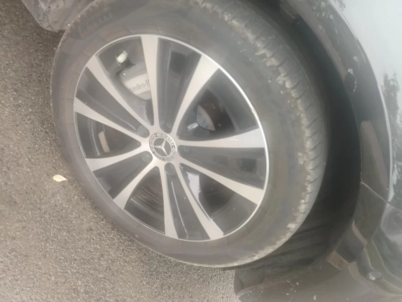 Mercedes-Benz E Class New Energy 2022 car image #7