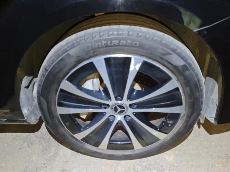 Mercedes-Benz E Class New Energy 2022 car image #7