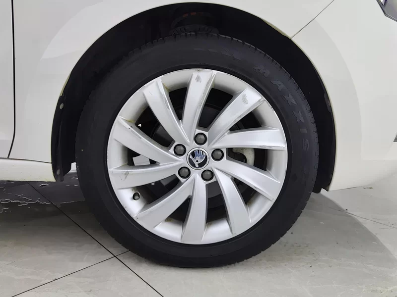 Skoda Rapid 2019 car image #7