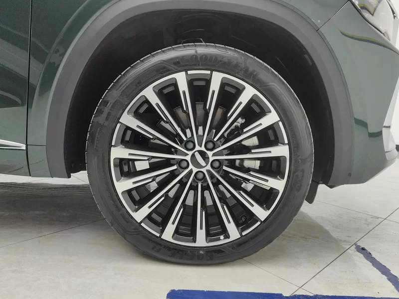 GEELY Monjaro MHEV 2024 car image #7