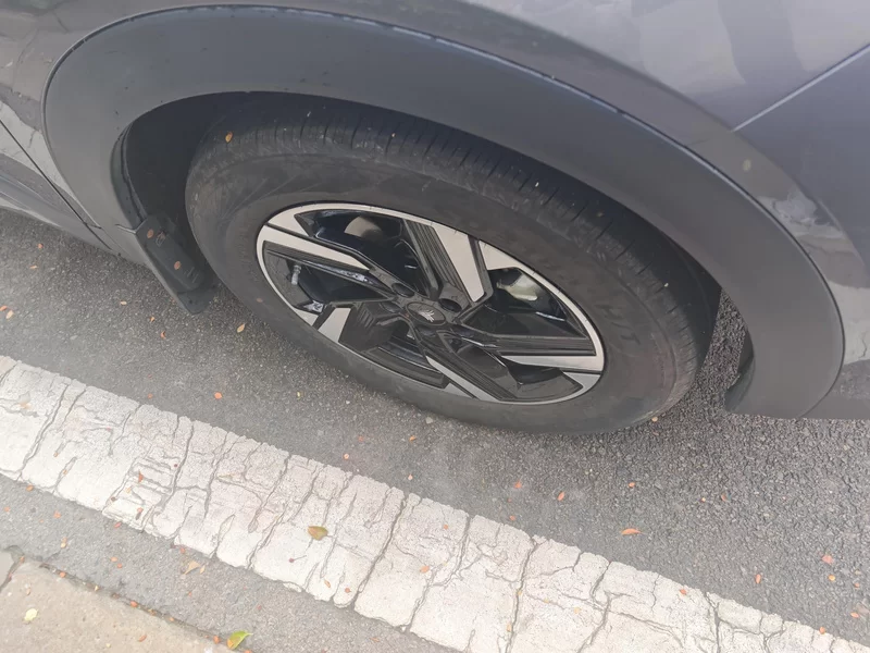 哪吒汽车 哪吒X 2024 汽车图片 #7