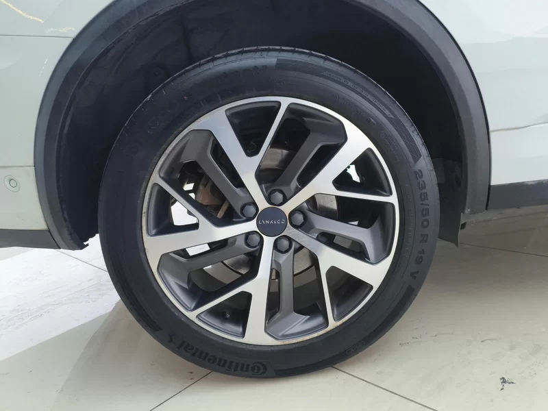 Lynk & Co 01 2018 #7 Lynk & Co 01 2018 car image #7