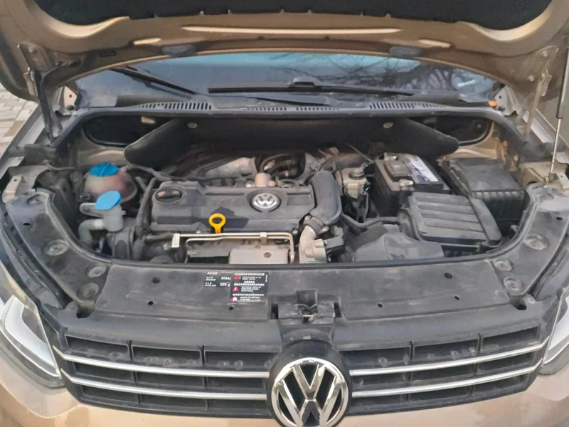 Volkswagen Touran 2015 car image #7