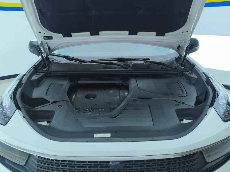 Lynk & Co 01 2018 #7 Lynk & Co 01 2018 car image #7