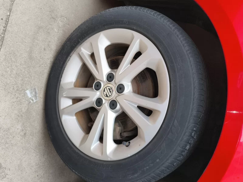 MG GT 2016 car image #7