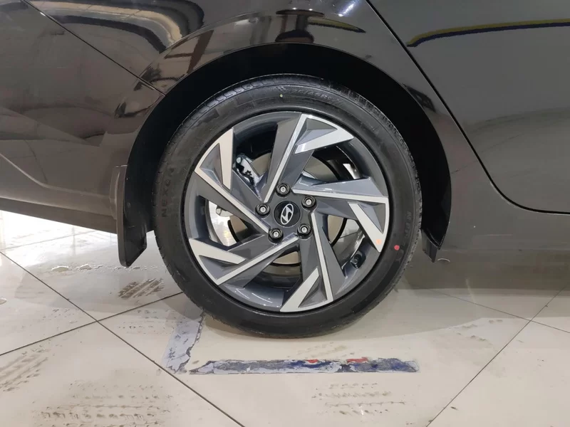 Hyundai Elantra 2025 car image #7