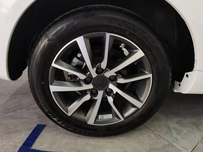 GEELY Emgrand 2020 #7 GEELY Emgrand 2020 car image #7