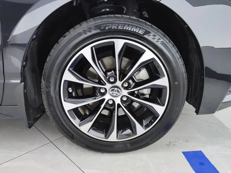 Toyota Avalon 2023 car image #7