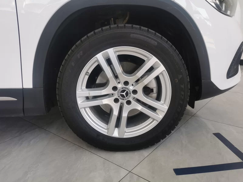 Mercedes-Benz GLA Class 2023 imagen de coche #7