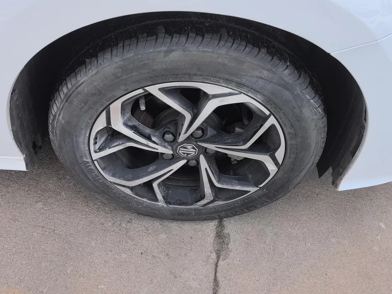 5 2023 immagine di auto #7