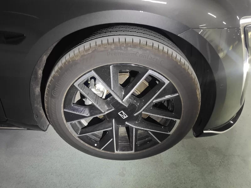 Avatr 06 2025 car image #7