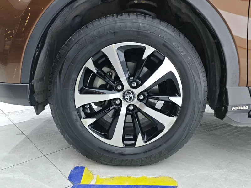 Toyota RAV4 2017 car image #7