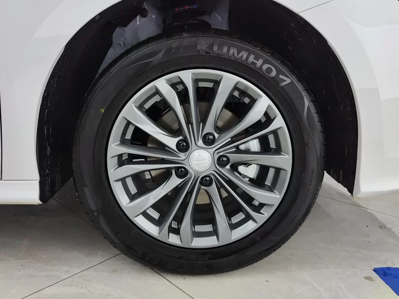 2025 car image #7
