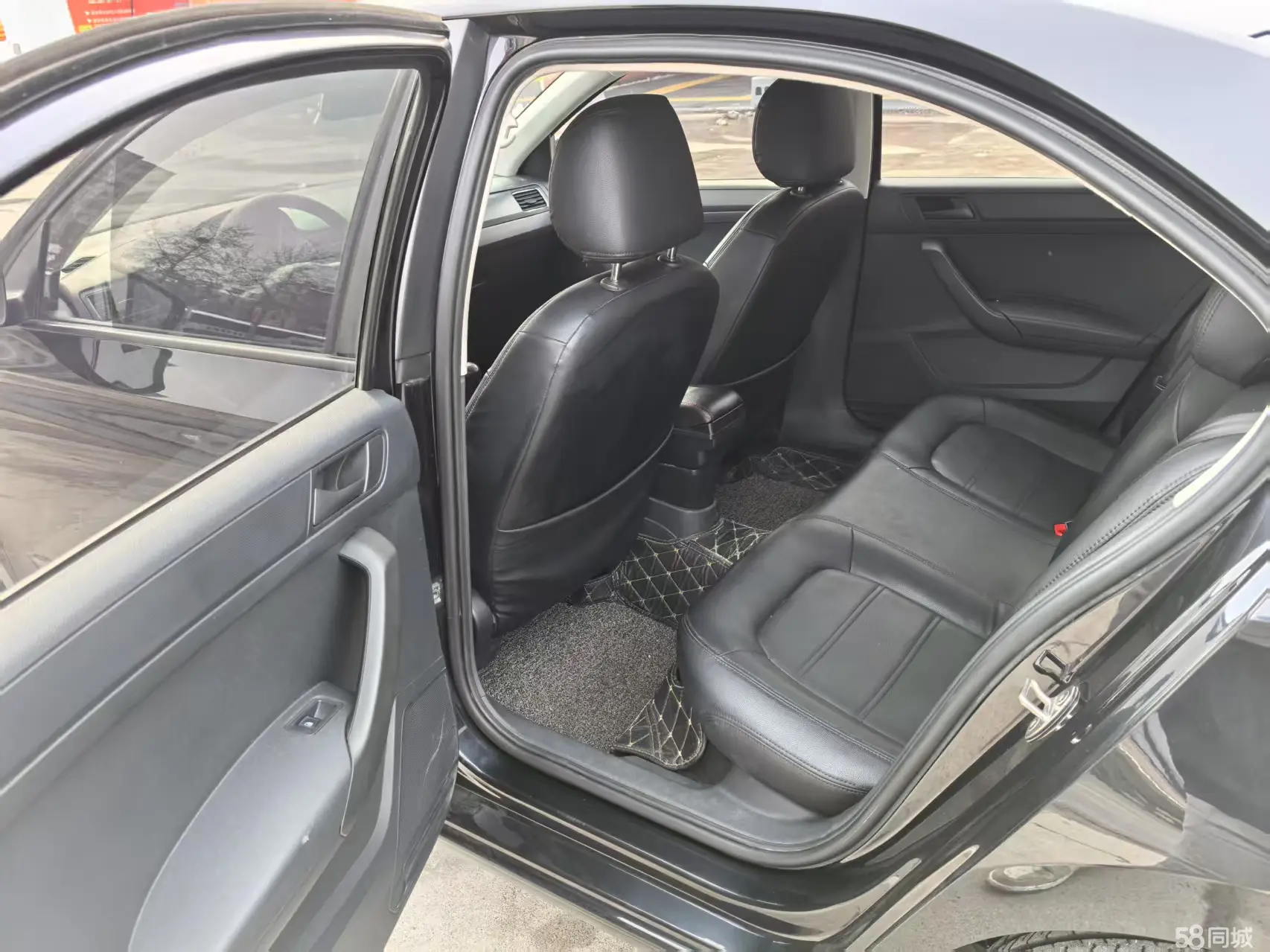 Volkswagen e-up! 2018 immagine di auto #7