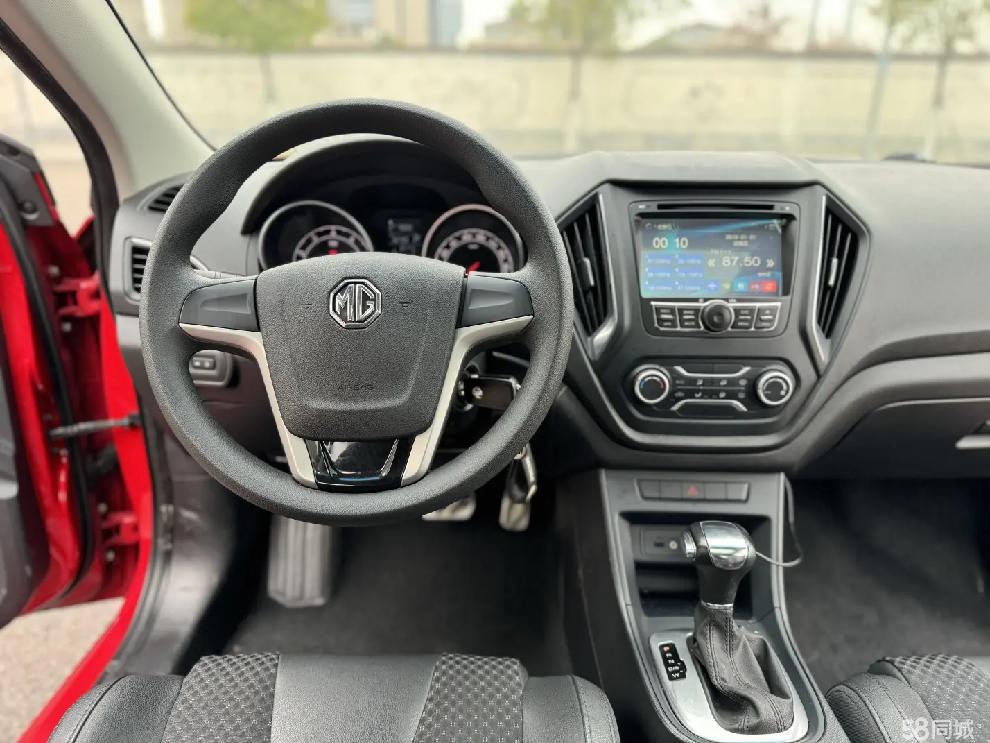 MG GT 2015 car image #7