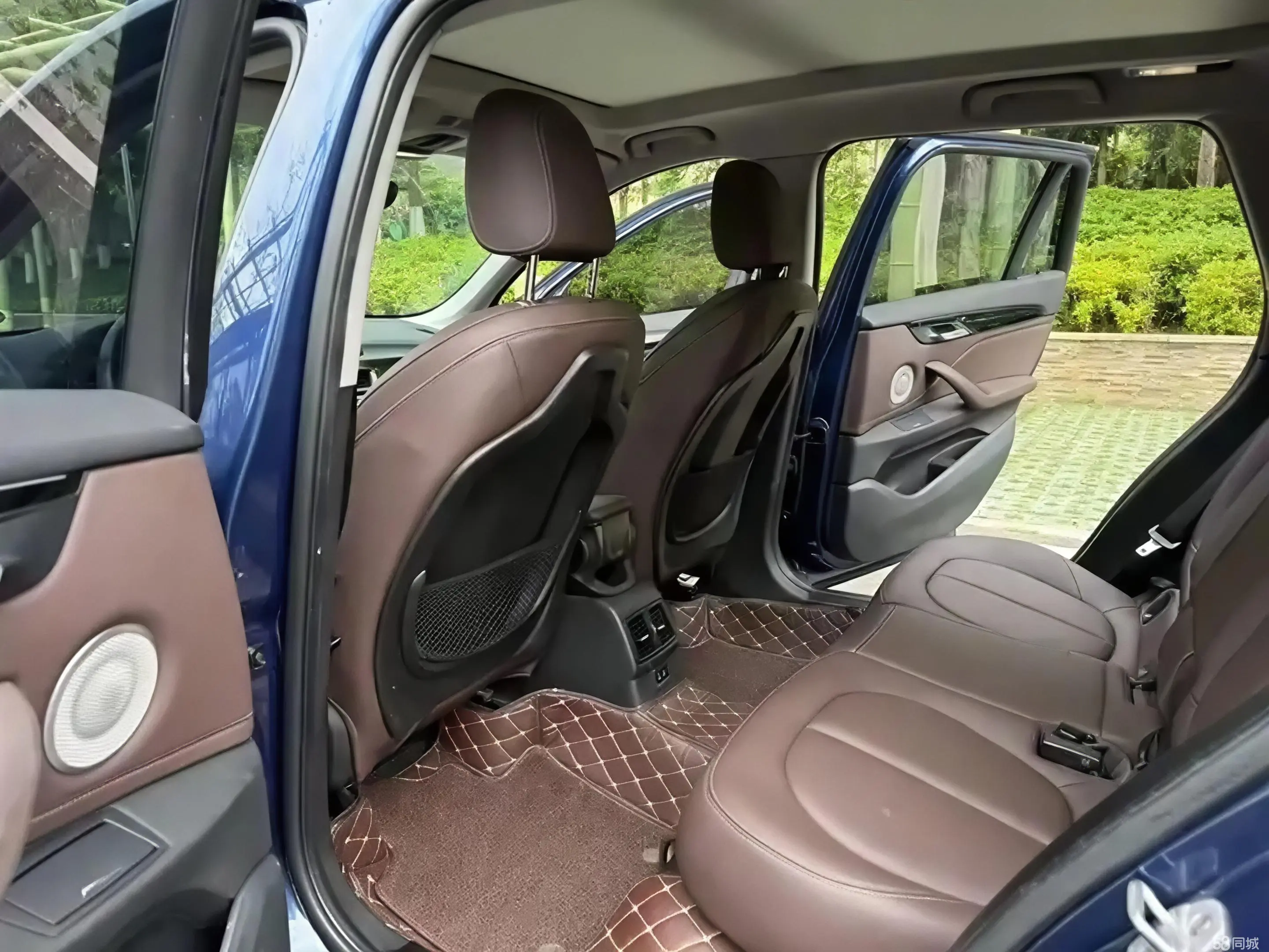 BMW iX M60 2021 car image #7