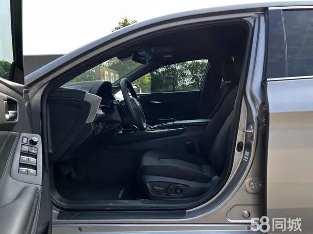 Toyota Avalon 2020 car image #7