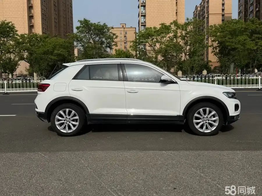 Volkswagen T-Roc 2020 car image #7