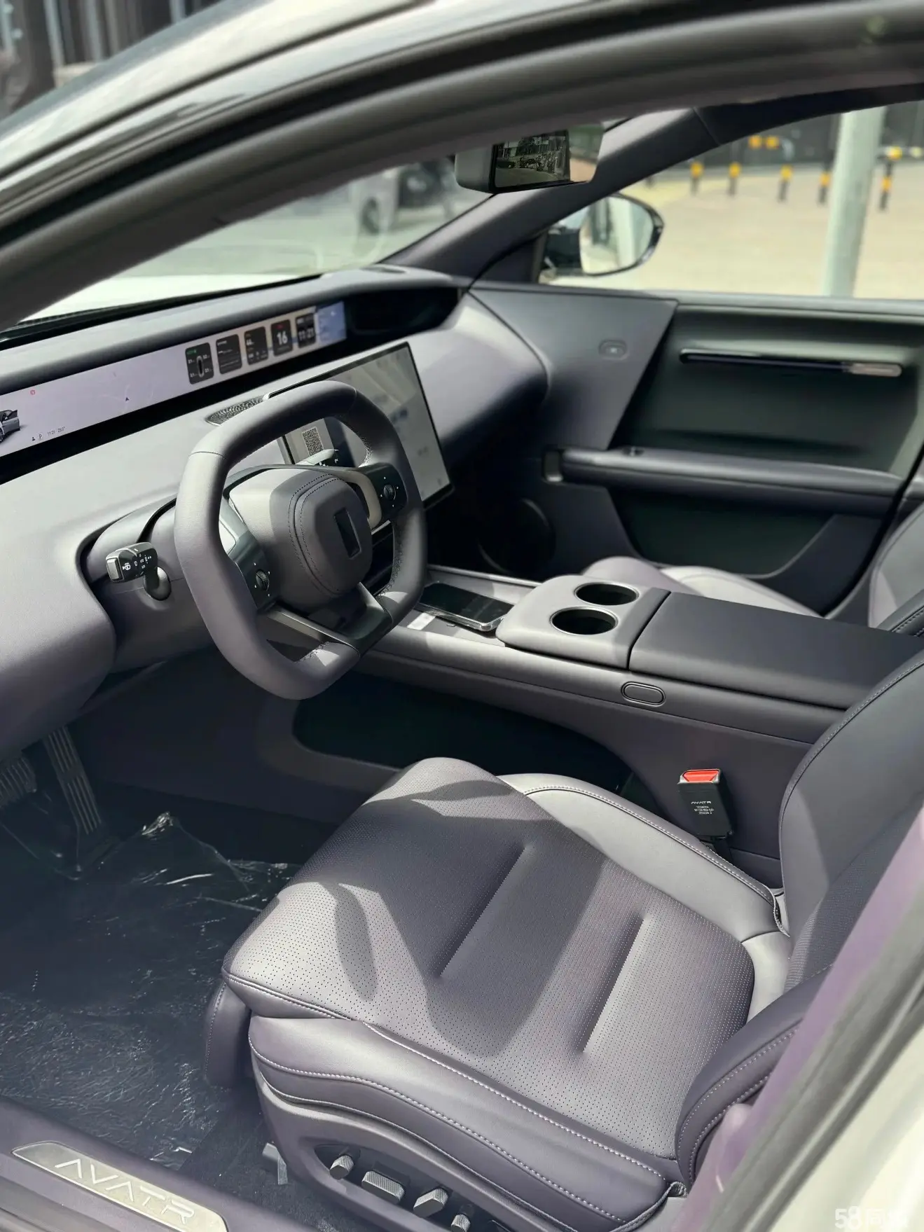 Avatr 06 2025 car image #7