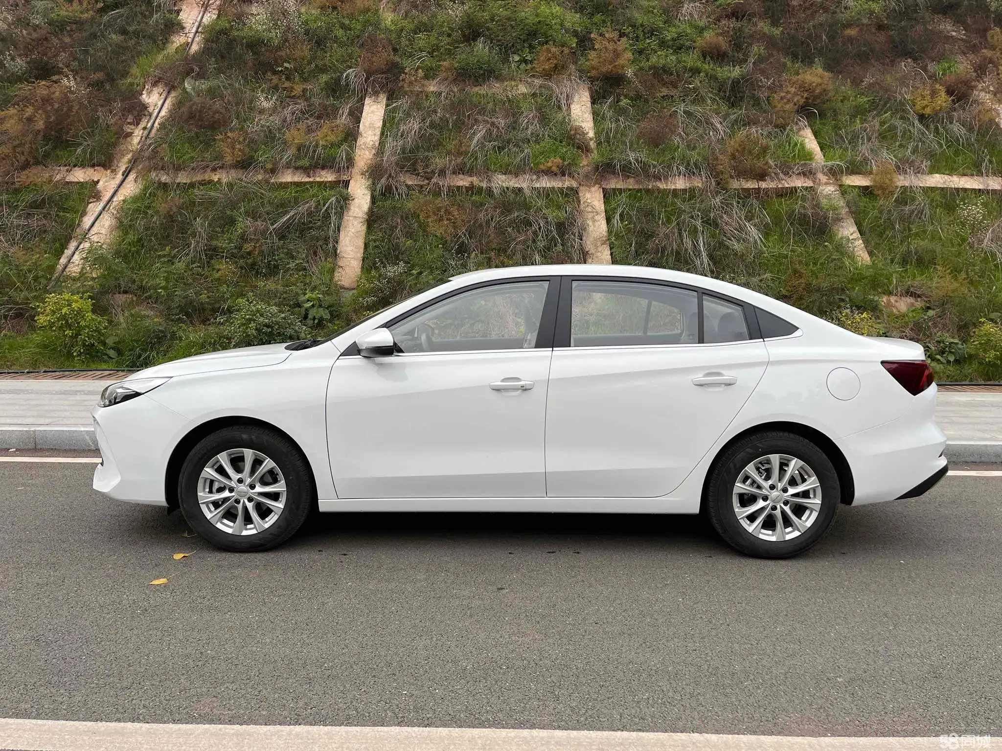 Roewe i5 2025 #7 Roewe i5 2025 car image #7