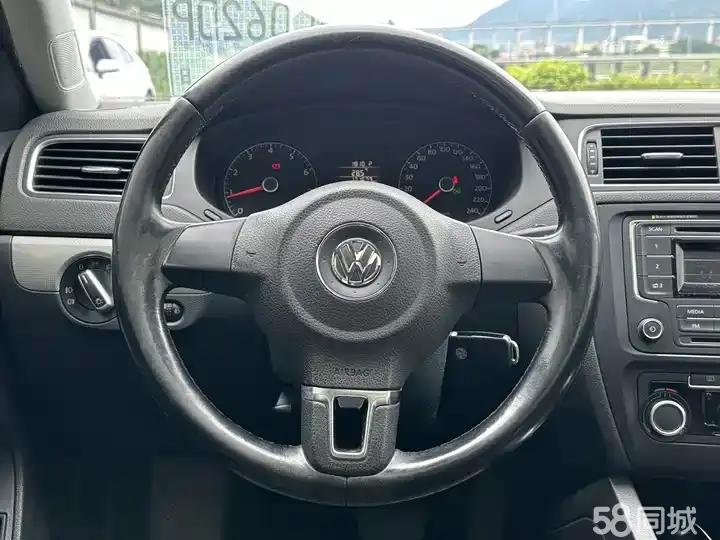 Volkswagen Sagitar 2014 immagine di auto #7