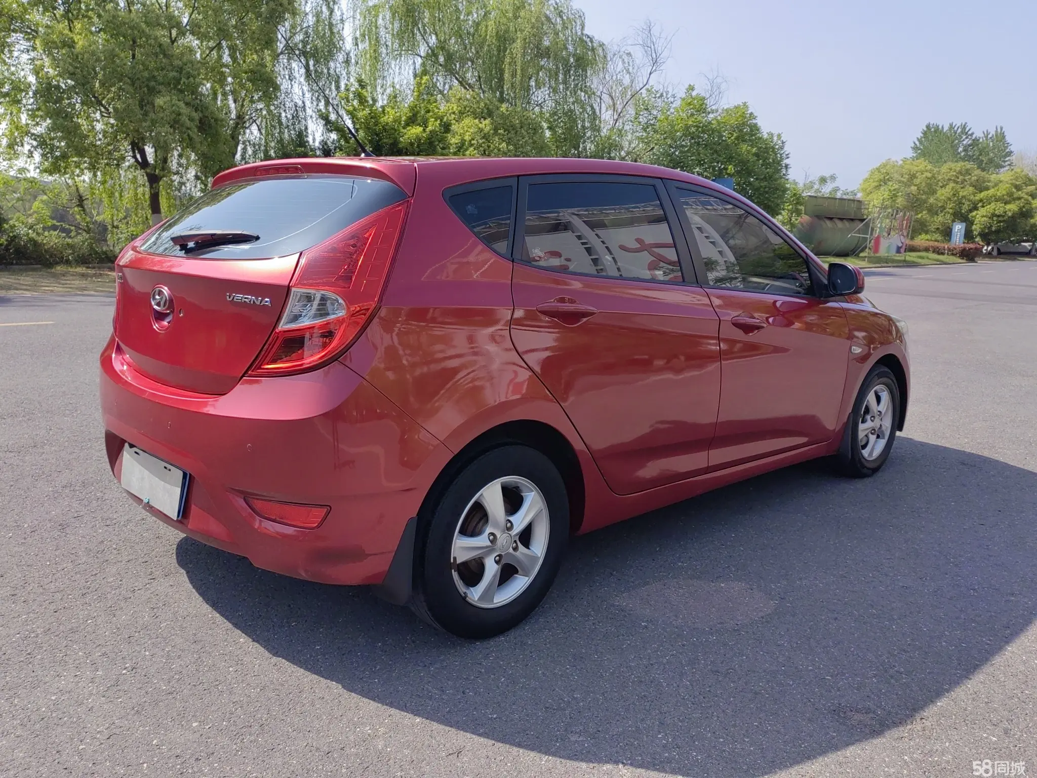 Hyundai Reina Hatchback 2015 car image #7