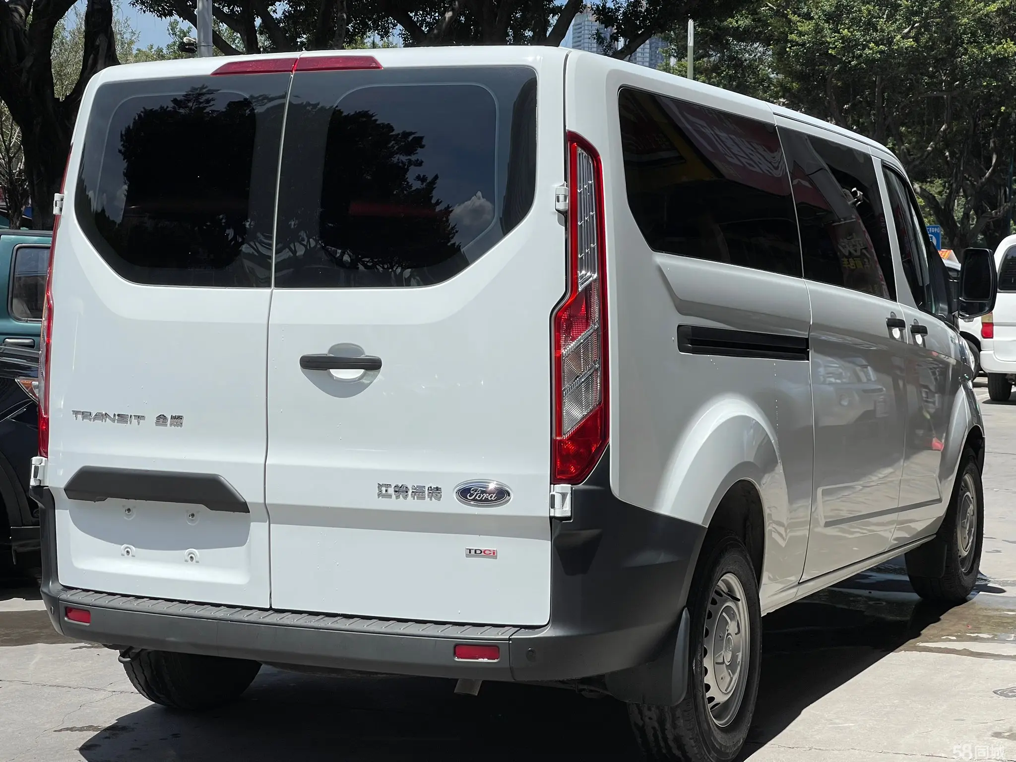 Ford Transit 2022 car image #7