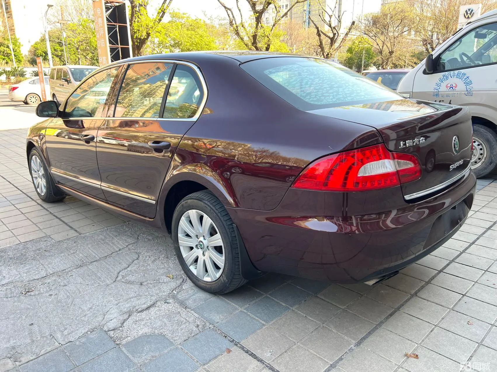 Skoda Superb 2013 car image #7