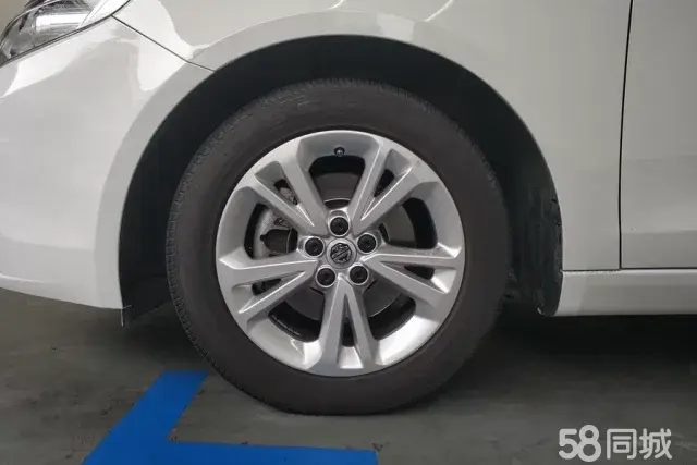 MG GT 2016 car image #7