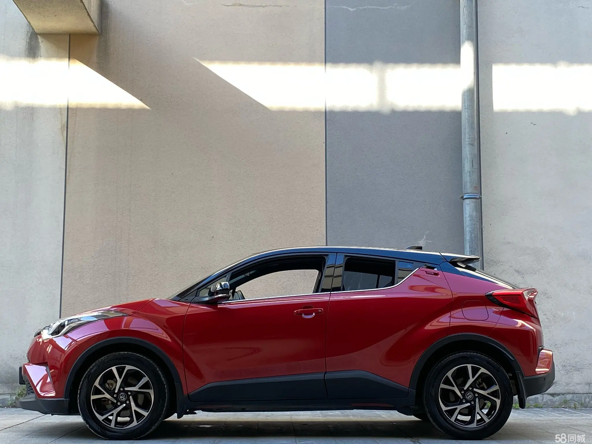 Toyota C-HR 2021 car image #7