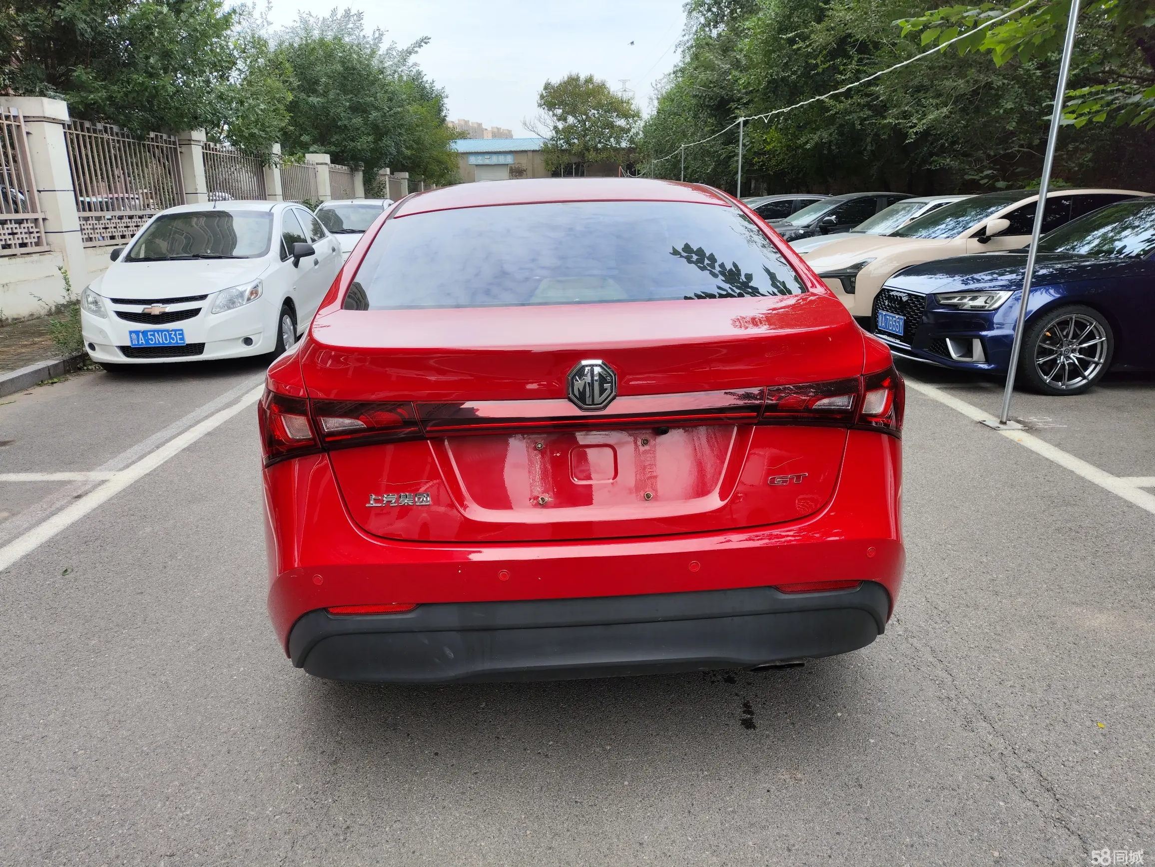 MG GT 2015 car image #7