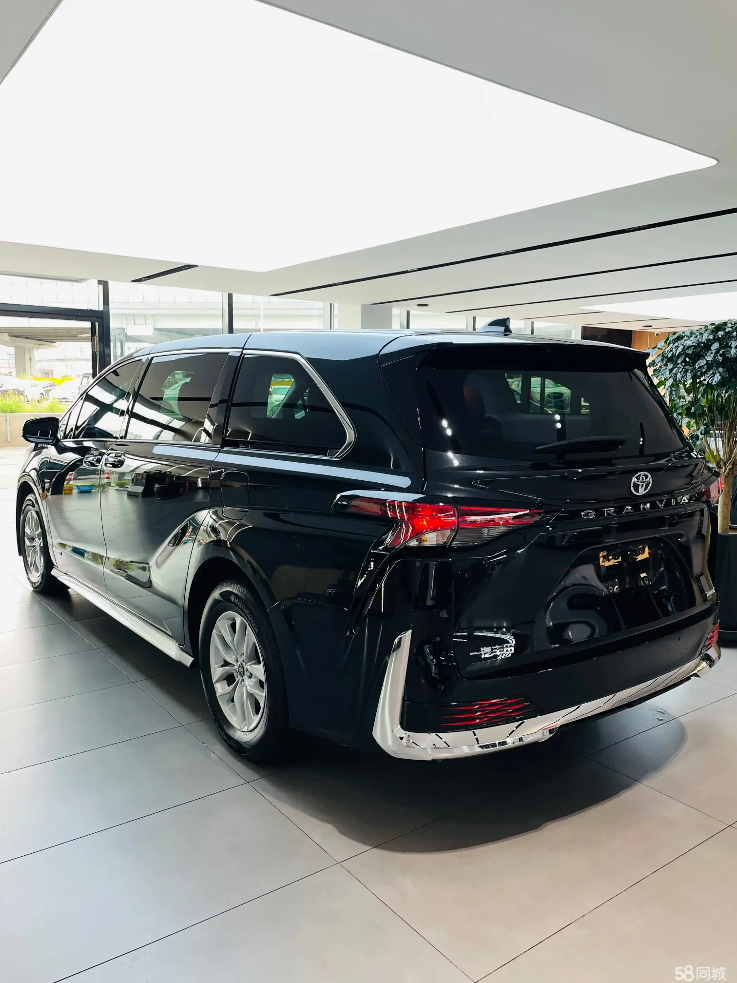 Toyota Granvia 2023 immagine di auto #7