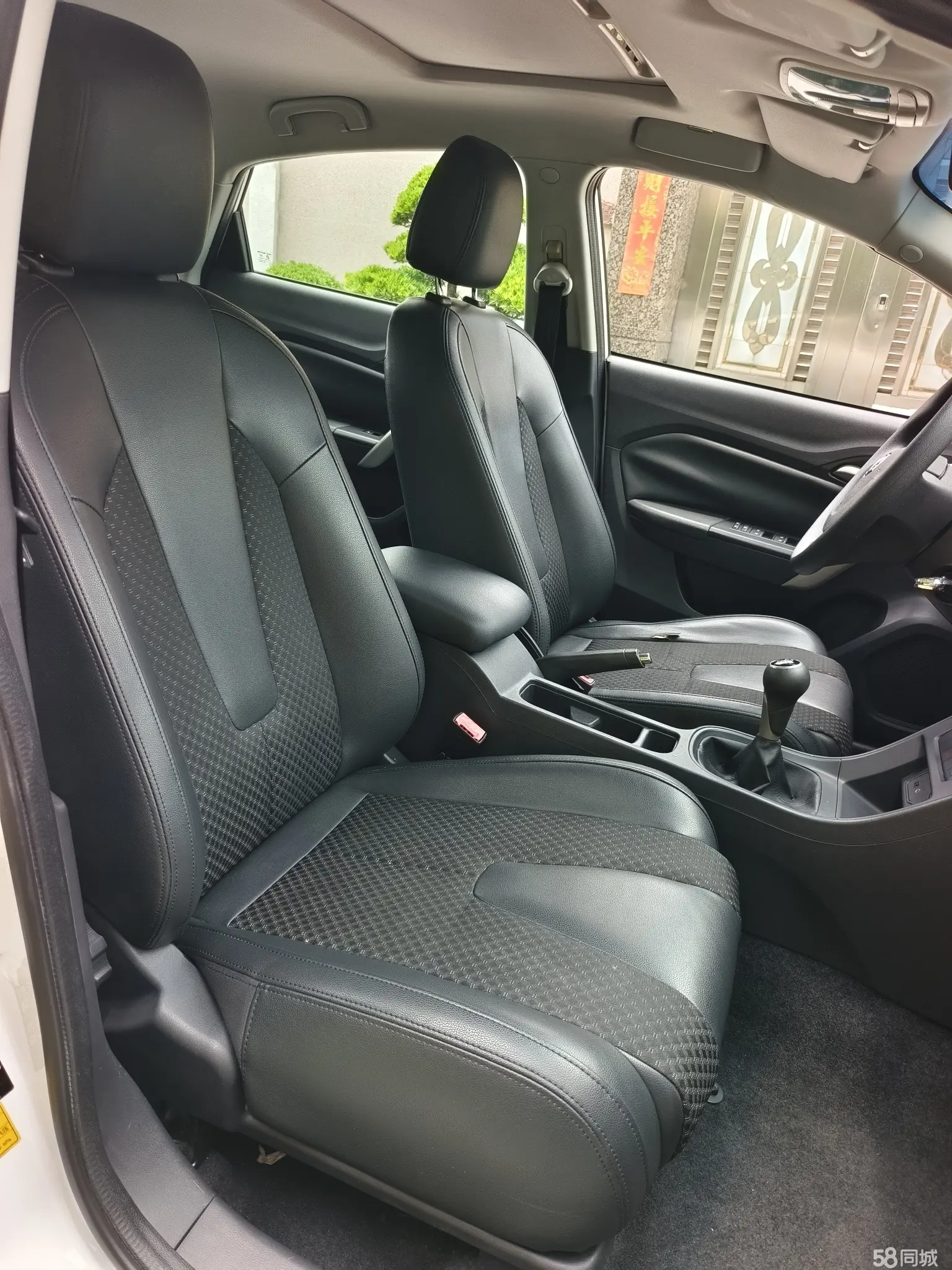 MG GT 2015 car image #7