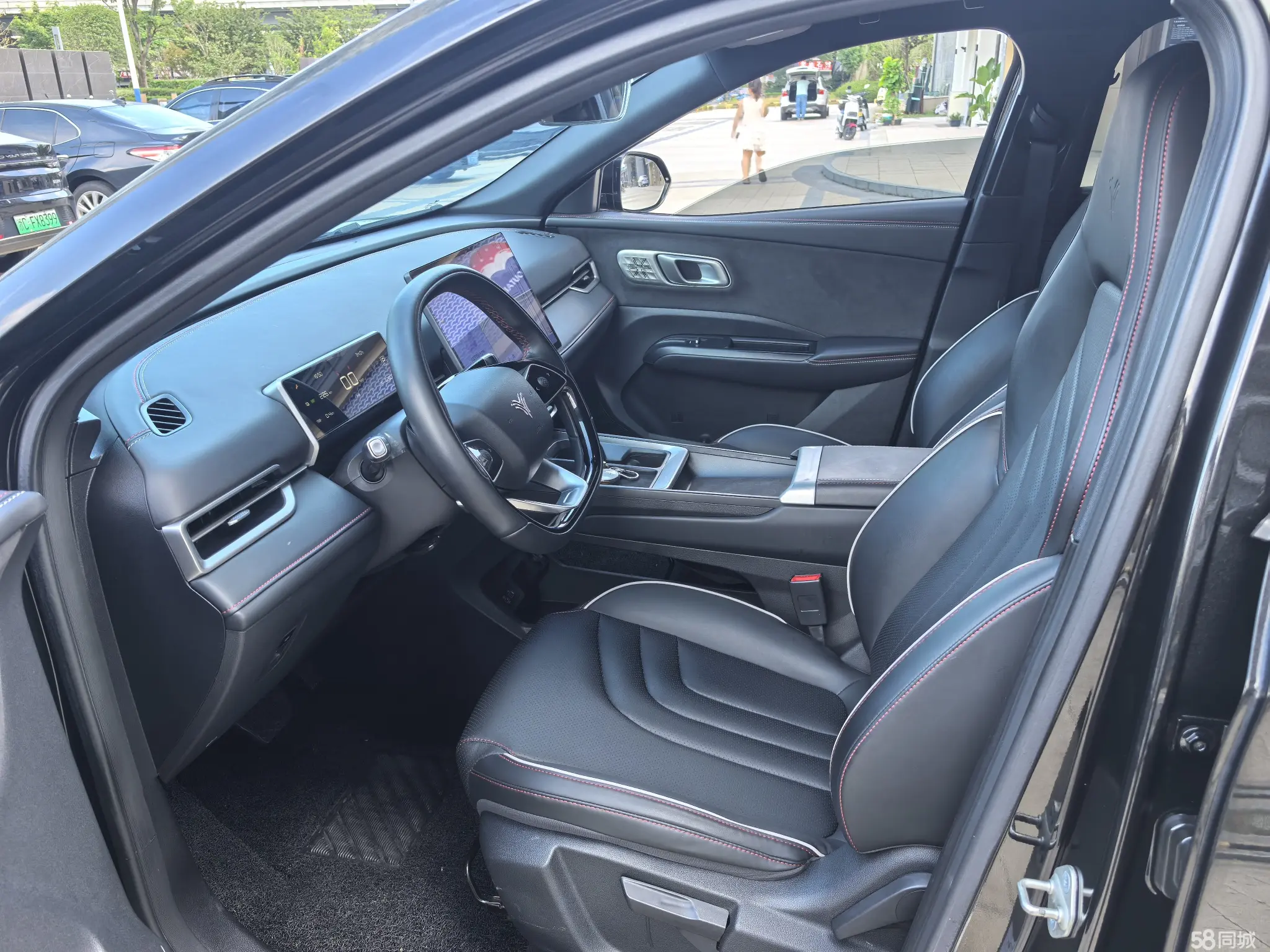 哪吒汽车 哪吒X 2024 汽车图片 #7