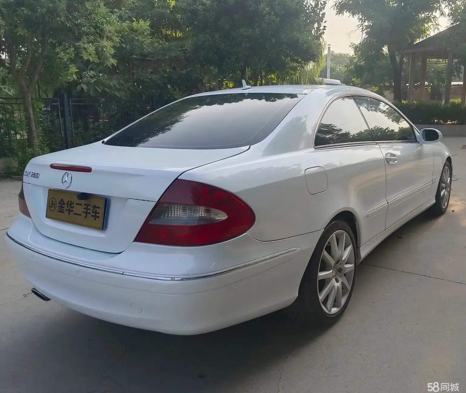 Mercedes-Benz CLK Class 2008 car image #7