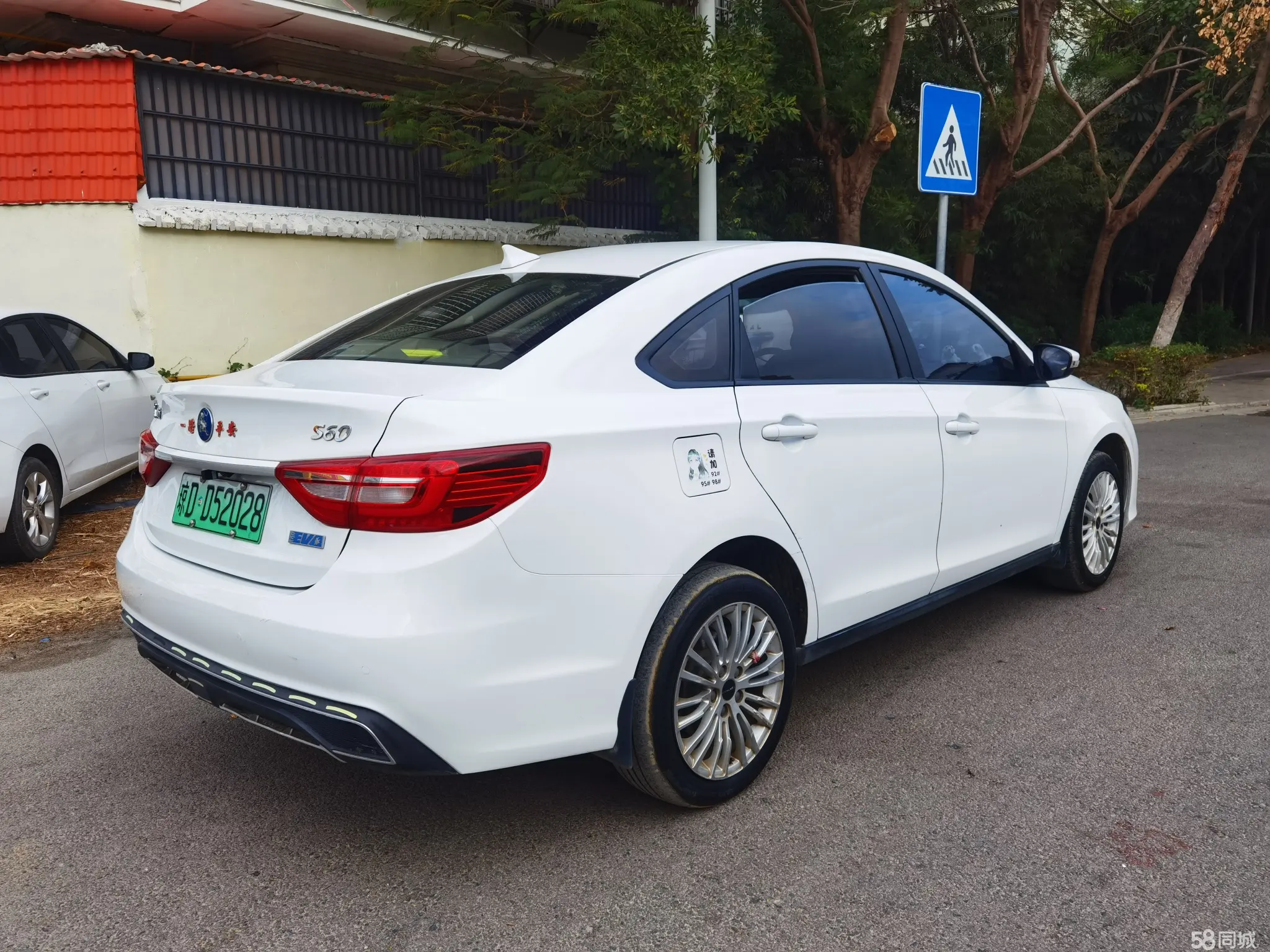 Forthing S60 EV 2022 car image #7