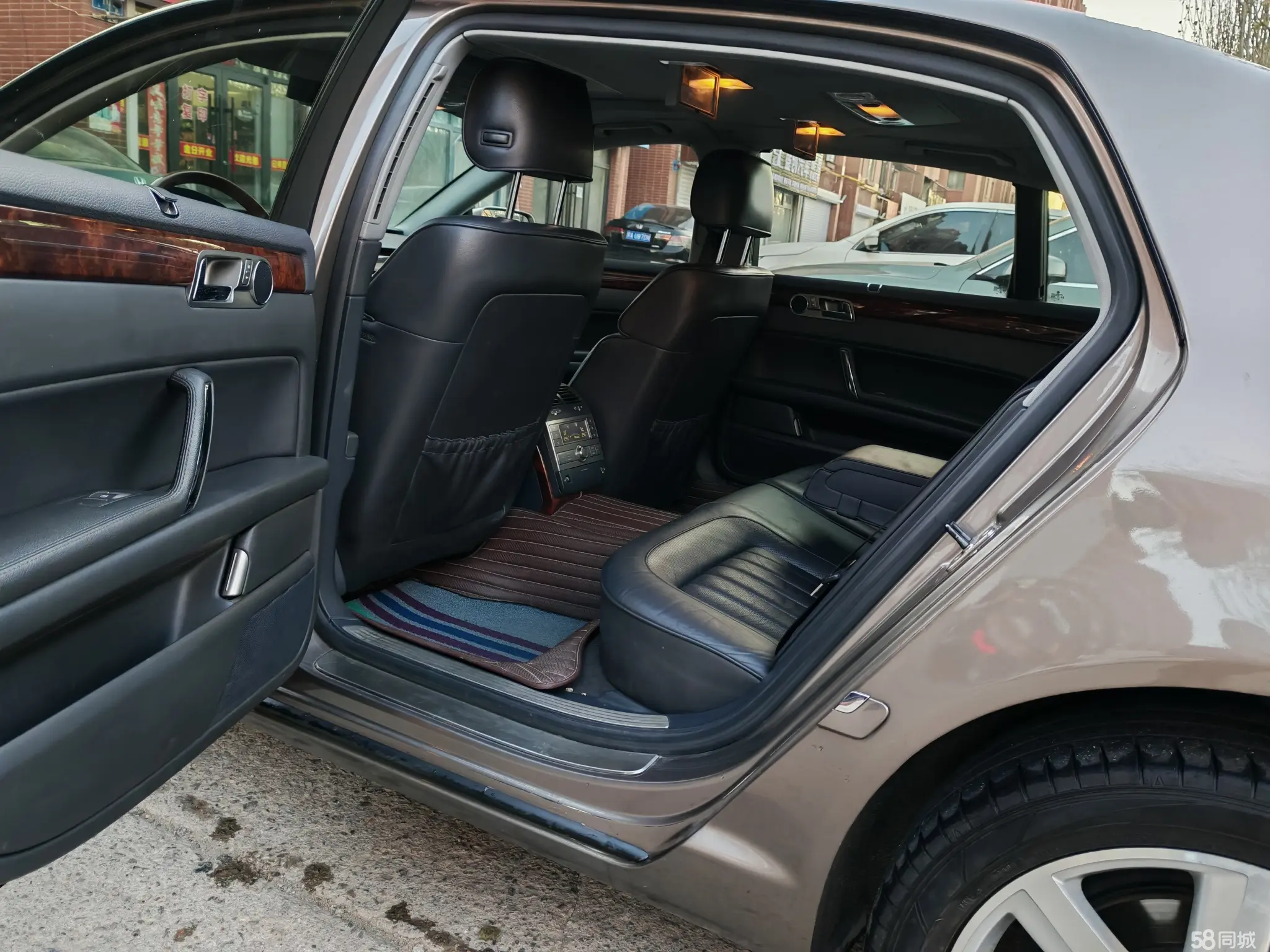 Volkswagen Pheaton 2011 immagine di auto #7