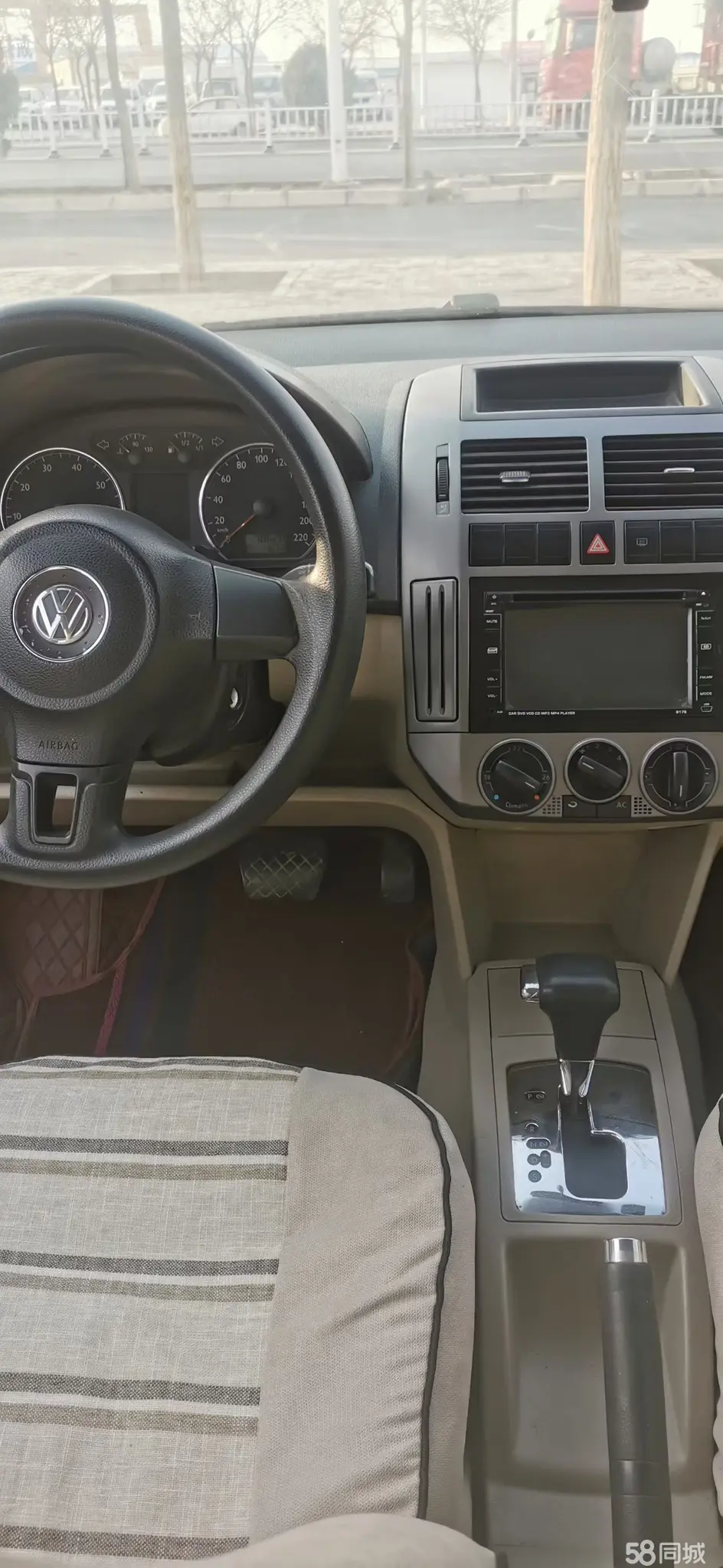 Volkswagen Polo 2012 car image #7