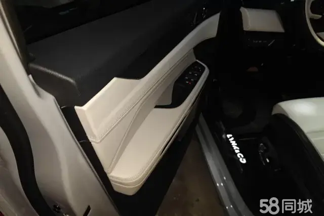 Lynk & Co 01 EM-P 2022 car image #7
