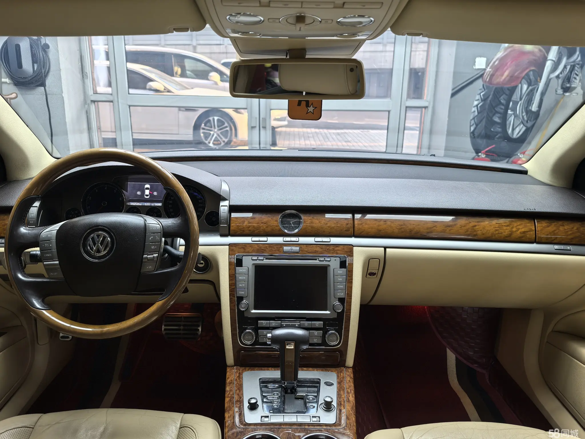 Volkswagen Pheaton 2011 immagine di auto #7