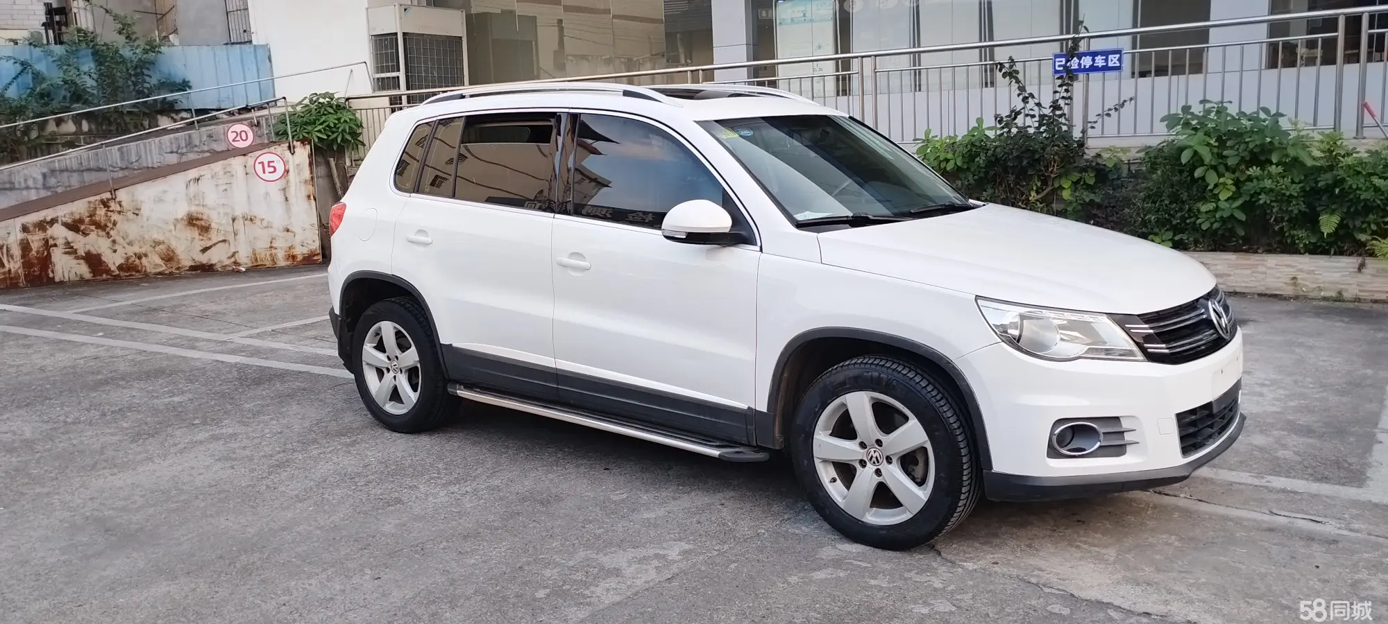 Volkswagen Tiguan 2012 car image #7