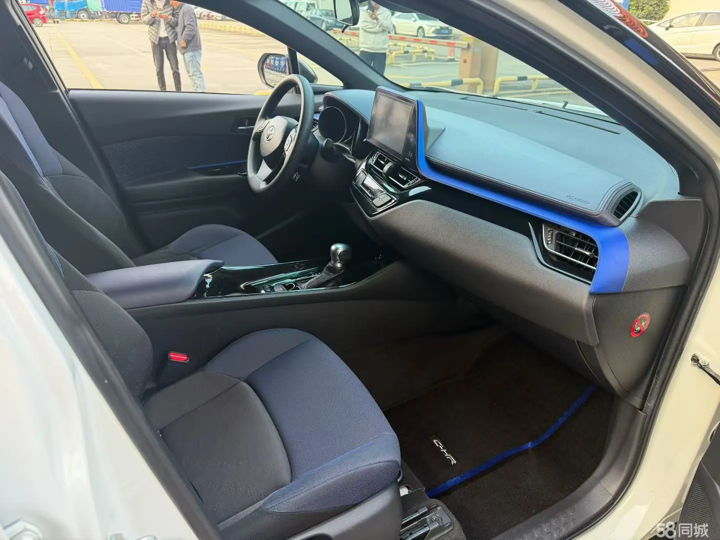 Toyota C-HR 2018 car image #7