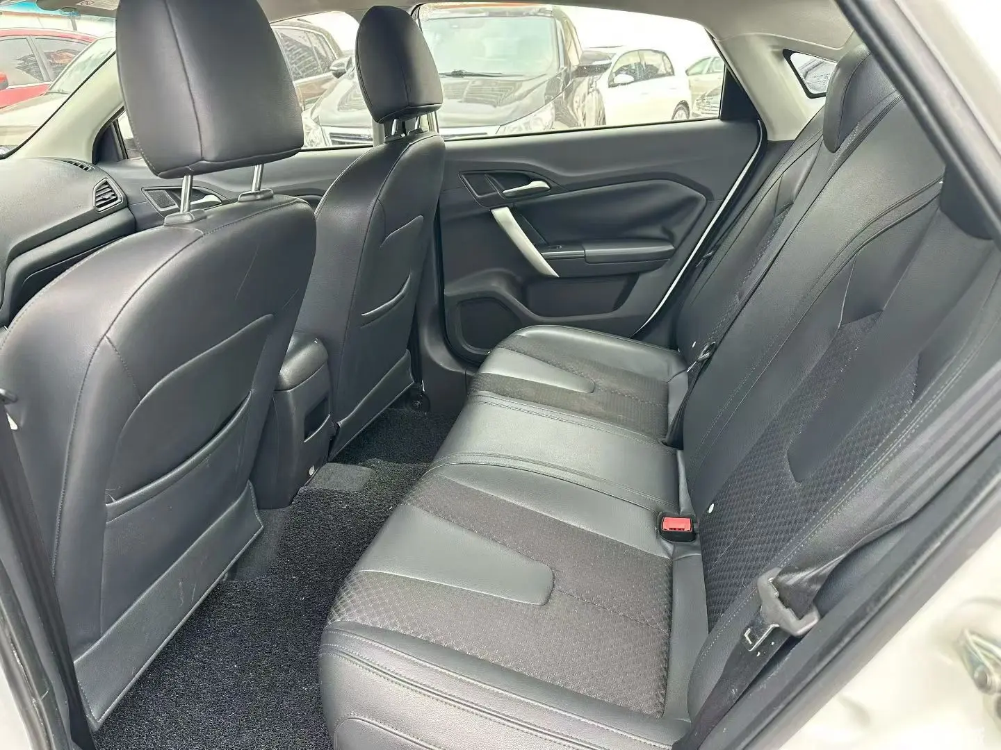 MG GT 2016 car image #7