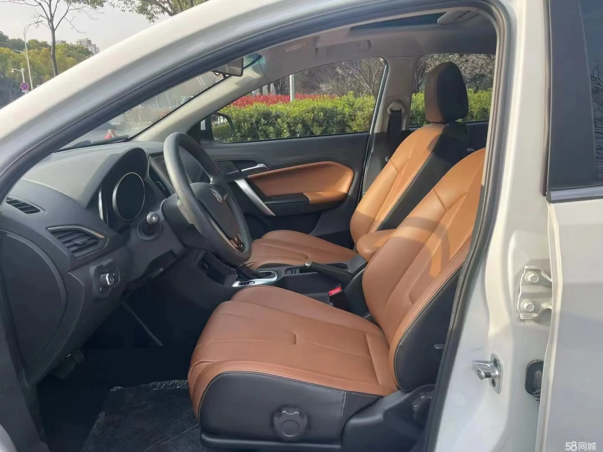 MG GT 2018 car image #7