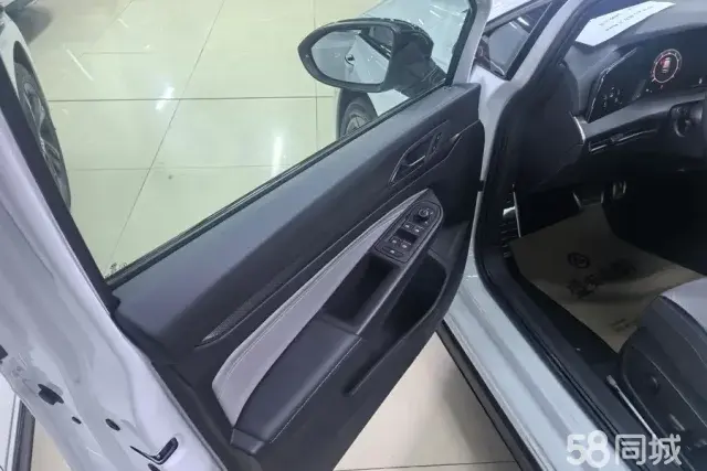 Volkswagen Golf 2024 car image #7