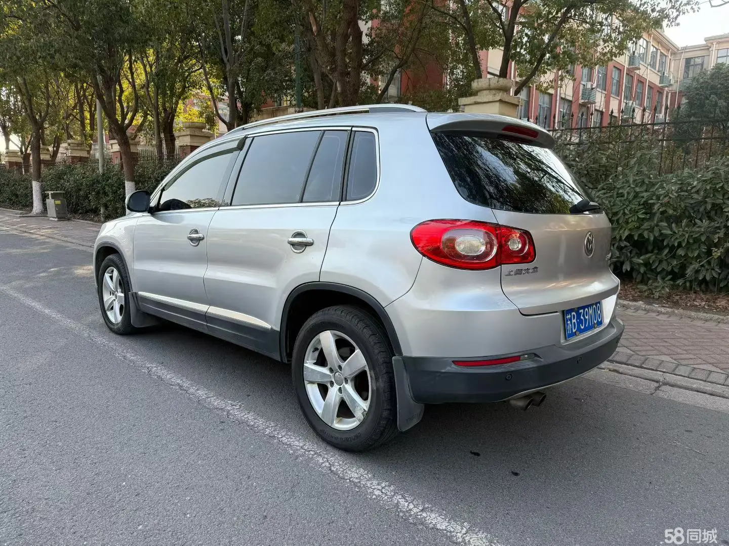 Volkswagen Tiguan 2010 car image #7