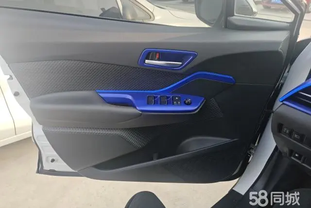 Toyota C-HR 2022 car image #7