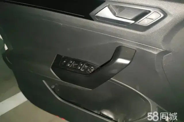 Volkswagen T-Roc 2022 car image #7